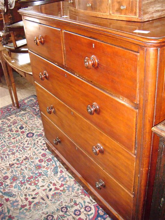 Victorian mahogany chest of drawers